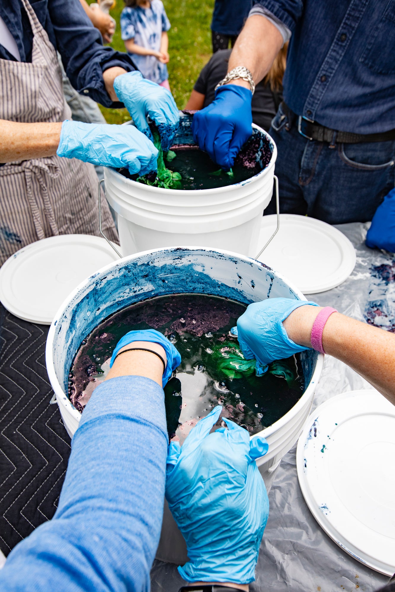 Indigo Dye Workshop with Cottage Courses in the Hudson Valley held at Troutbeck in Amenia, New York . Cottage Courses offers artist led workshop upstate New York. Learn Indigo dyeing techniques. Natural Dye Workshops near NYC.
